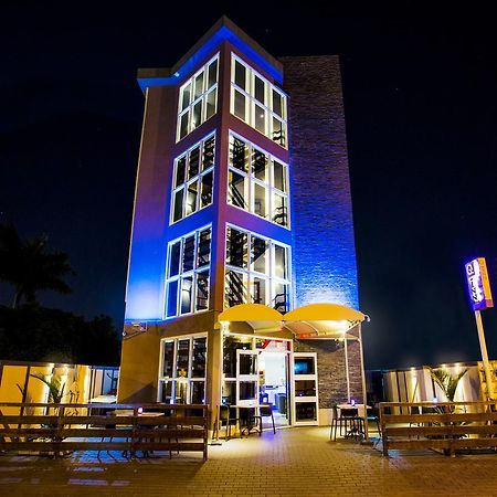 Q-Inn Boutique Hotel Парамарибо Экстерьер фото
