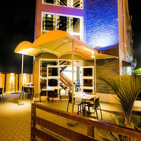 Q-Inn Boutique Hotel Парамарибо Экстерьер фото